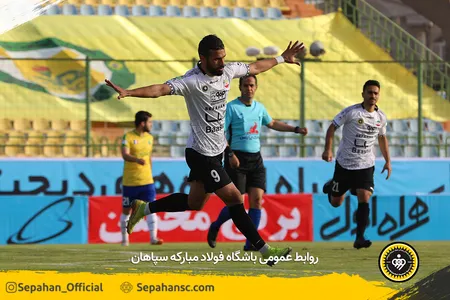 هفته 12 لیگ برتر فوتبال فصل 00-99 -استادیوم شهر آبادان عکس : یاسر جمالی