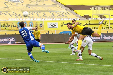 هفته ۱۷ لیگ برتر فوتبال فصل ۱۴۰۱ - ۱۴۰۰ ورزشگاه نقش جهان اختصاصی روابط عمومی عکس : یاسر جمالی