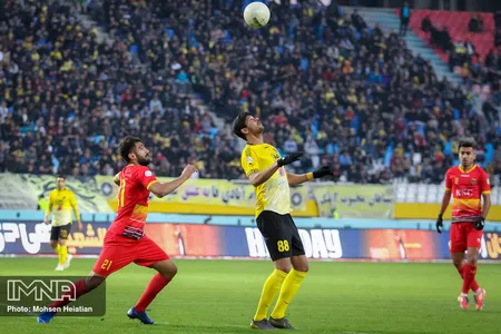 هفته 18 لیگ برتر فوتبال فصل 99-98 - استادیوم نقش جهان