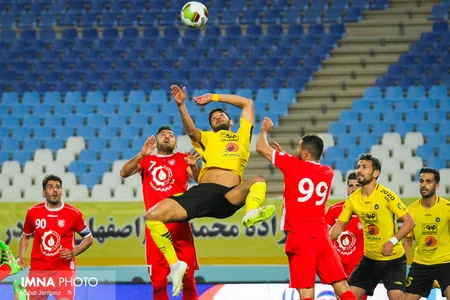 هفته هفدهم لیگ برتر فوتبال -فصل 98-97 - استادیوم نقش جهان