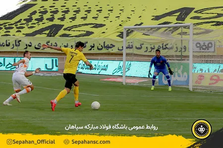 مرحله یک شانزدهم نهایی جام حذفی فصل 00-99 - استادیوم نقش جهان اختصاصی روابط عمومی عکس : یاسر جمالی
