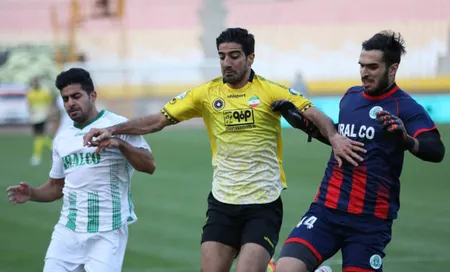 هفته دوم لیگ برتر فوتبال فصل 99-00 - استادیوم نقش جهان - 29-8-1399  عکس : یاسر جمالی