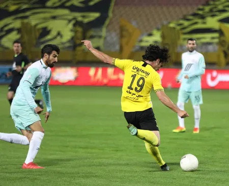 هفته چهارم لیگ برتر فوتبال فصل 99-00 استادیوم نقش جهان