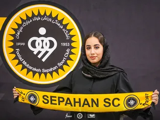 هاشمی، به جمع طلایی‌پوشان پیوست