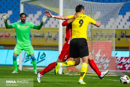 هفته هفدهم لیگ برتر فوتبال -فصل 98-97 - استادیوم نقش جهان