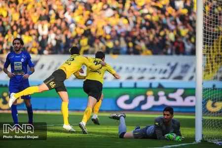 هفته 12 لیگ برتر فوتبال فصل 99-98 - استادیوم نقش جهان