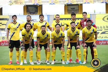 هفته 16 لیگ برتر فصل 00-99 - استادیوم نقش جهان - عکس : یاسر جمالی