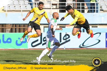 هفته 17 لیگ برتر فصل 00-99 استادیوم شهر اراک - اختصاصی روابط عمومی عکس : یاسر جمالی